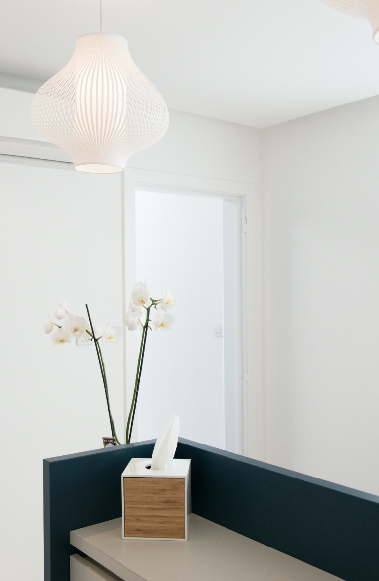 Simplicity of the entrance